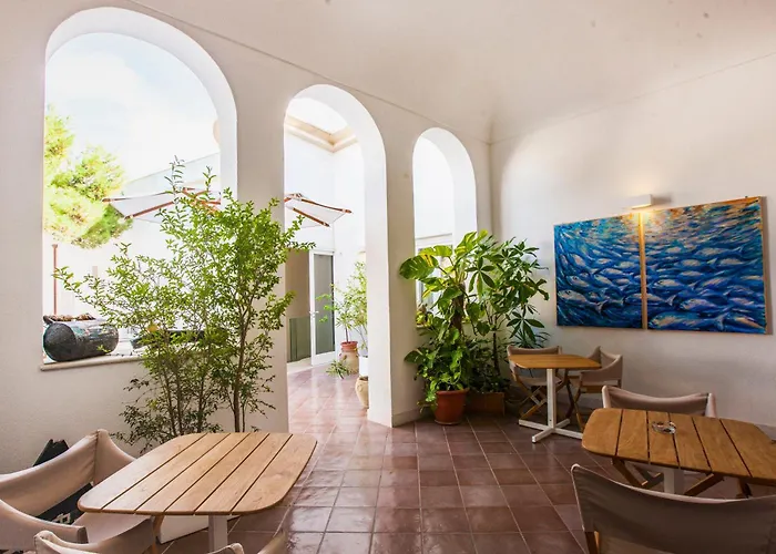 Aegusa Hotel